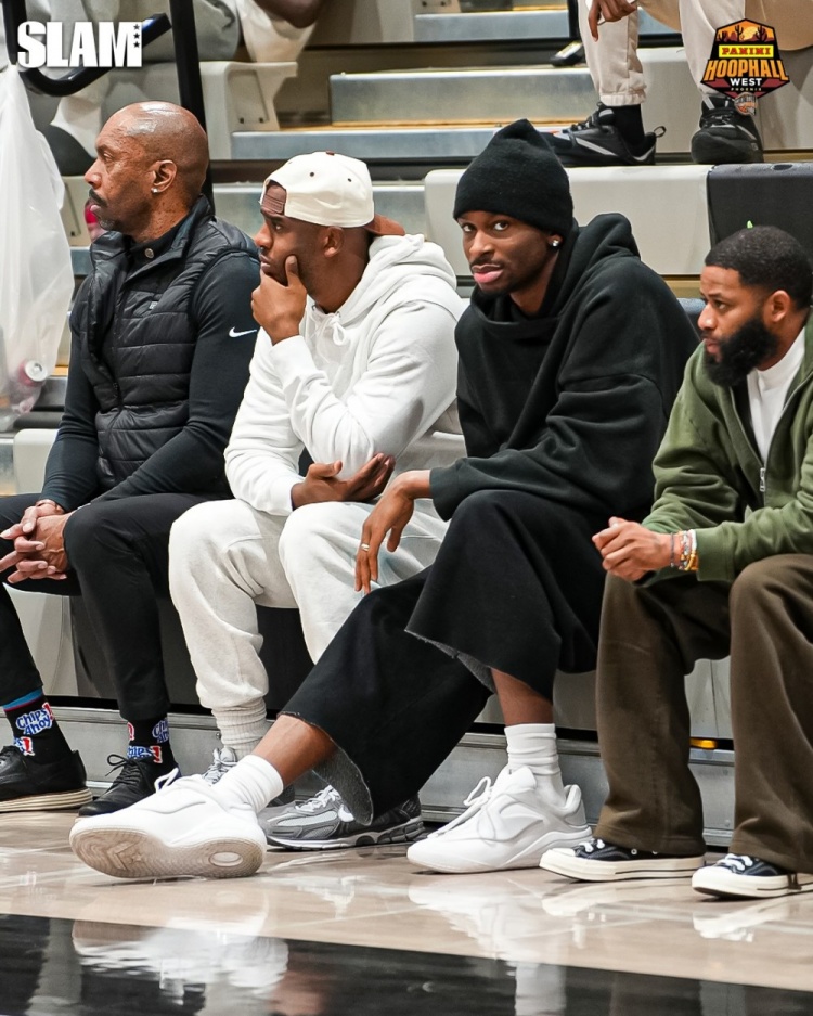 九游登录入口-亚历山大叔叔！亚历山大和保罗一同观战保罗儿子CP4的比赛！